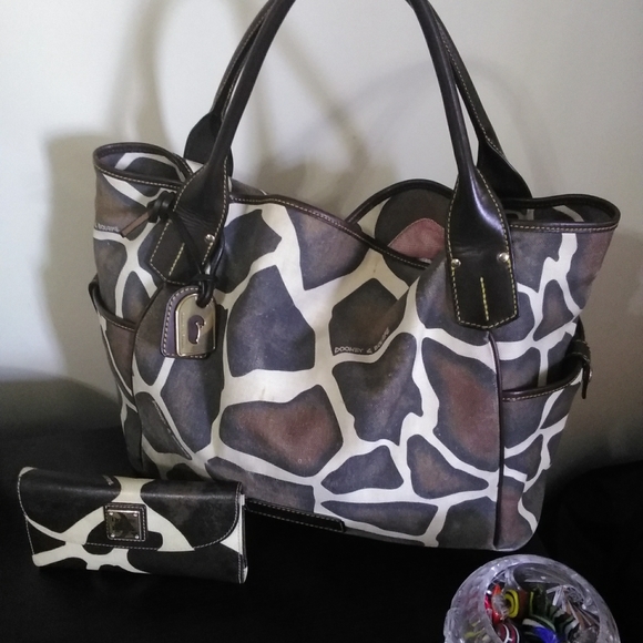 Used Dooney & Bourne Giraffe print handbag. - Picture 2 of 12